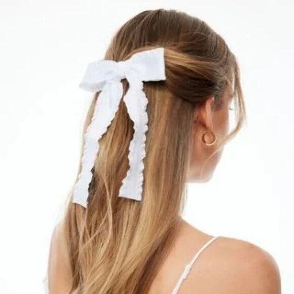 NWT Urban Outfitters Lettuce Edge White Hair Bow Barrette - Picture 3 of 4